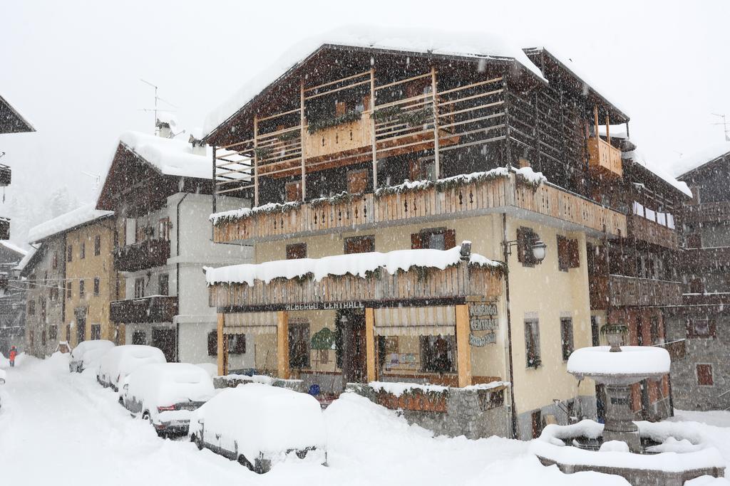 Albergo Centrale فورني دي سوبرا المظهر الخارجي الصورة
