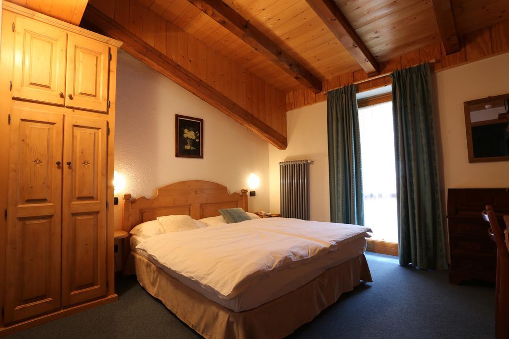 Albergo Centrale فورني دي سوبرا الغرفة الصورة