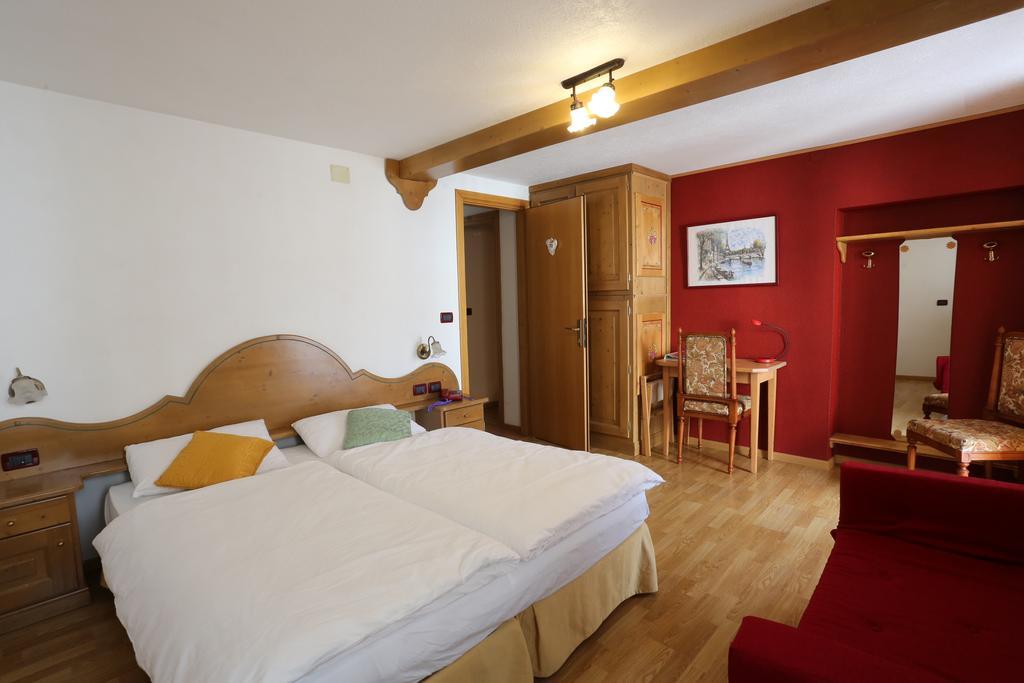 Albergo Centrale فورني دي سوبرا الغرفة الصورة