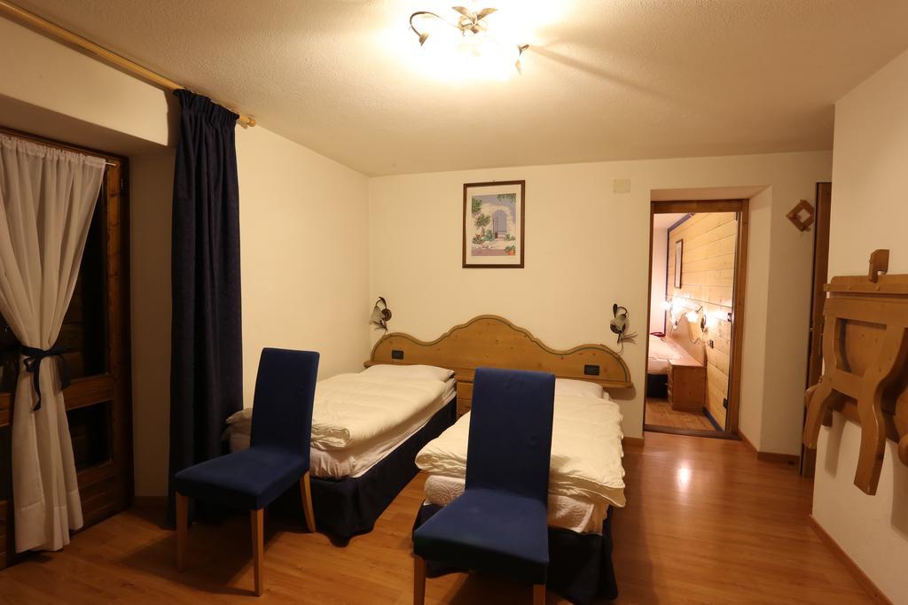 Albergo Centrale فورني دي سوبرا الغرفة الصورة