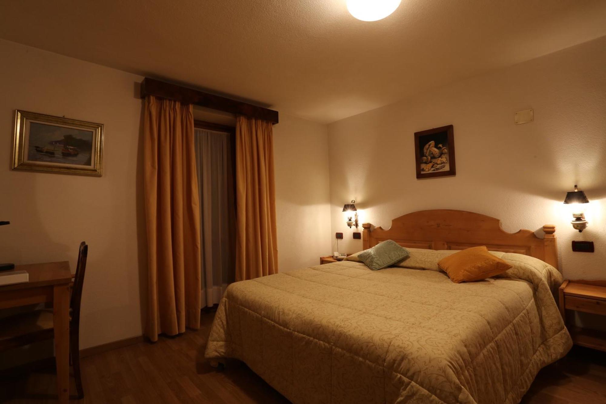 Albergo Centrale فورني دي سوبرا الغرفة الصورة