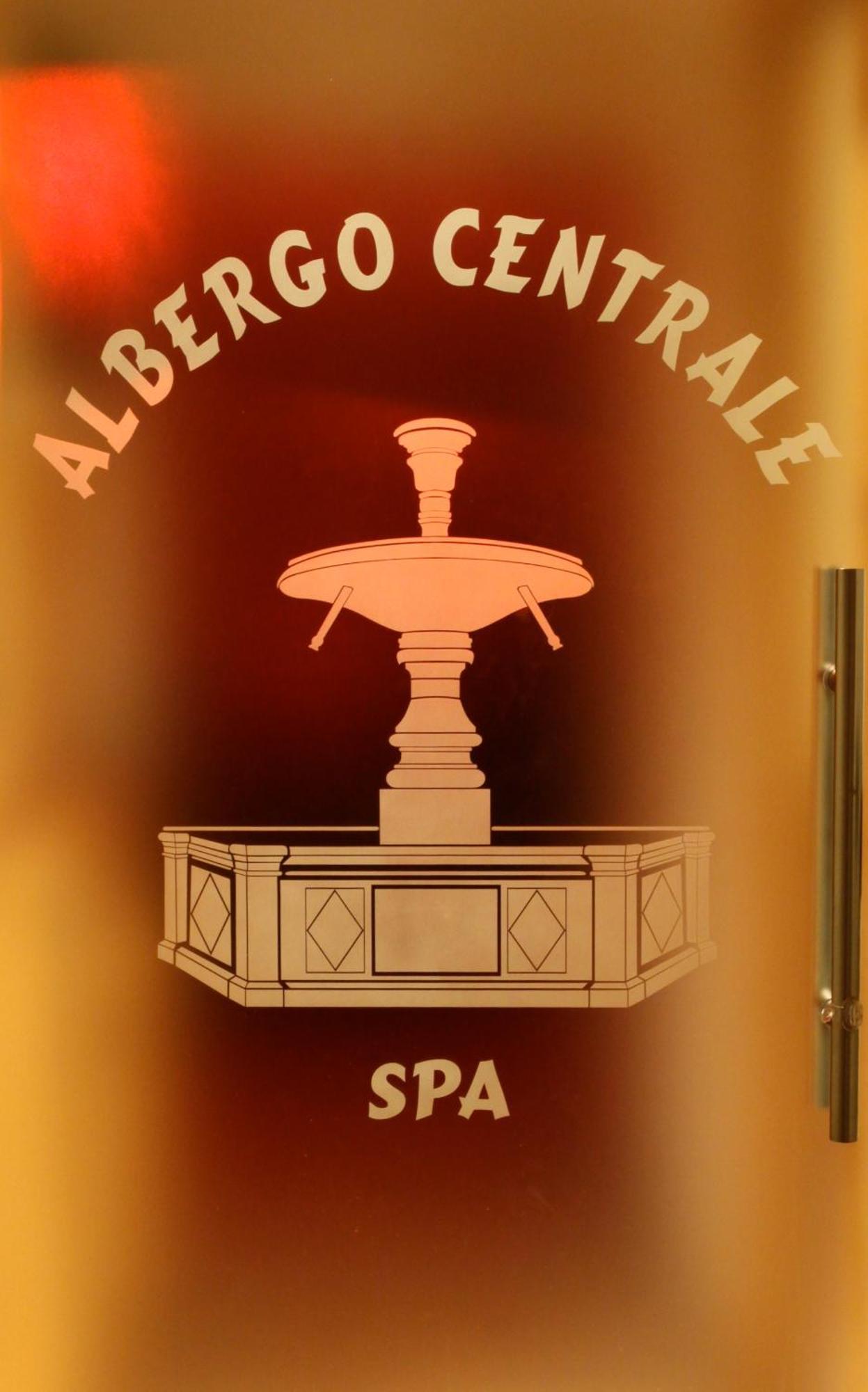 Albergo Centrale فورني دي سوبرا المظهر الخارجي الصورة