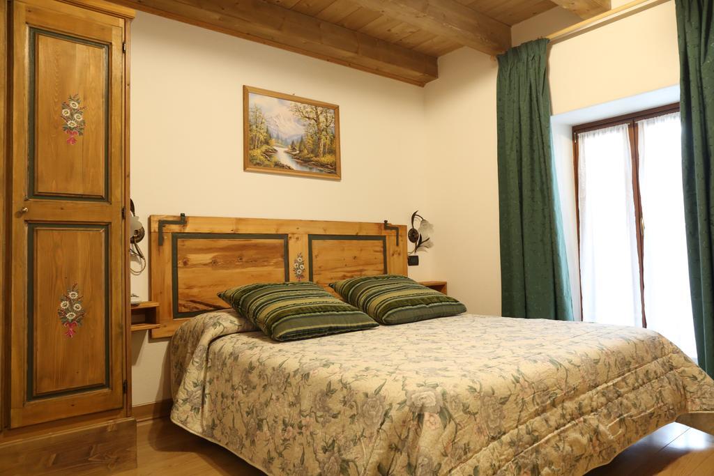 Albergo Centrale فورني دي سوبرا المظهر الخارجي الصورة