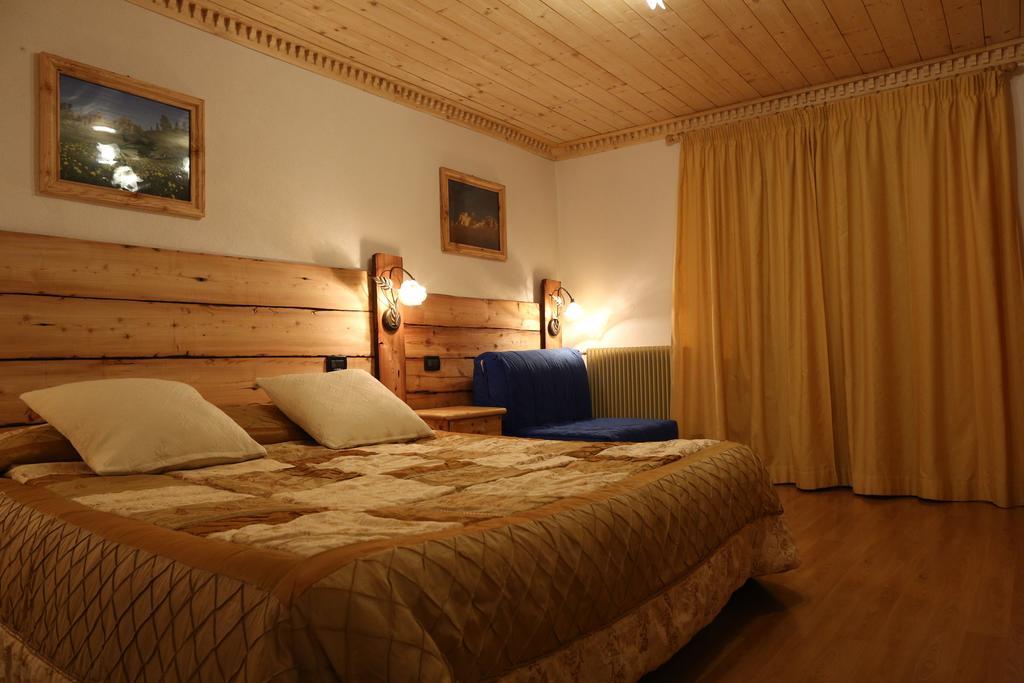 Albergo Centrale فورني دي سوبرا المظهر الخارجي الصورة