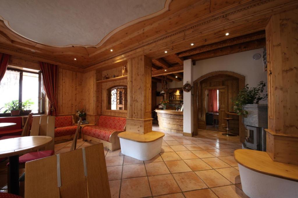 Albergo Centrale فورني دي سوبرا المظهر الخارجي الصورة